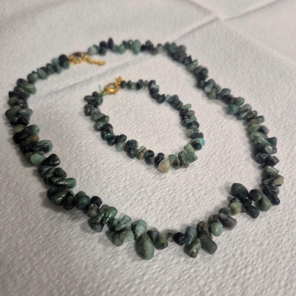 Pearlz Ocean Emerald Single Strand Chip Necklace and Bracelet Set